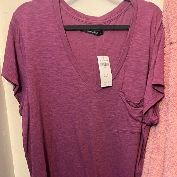 Abercrombie and Fitch pink tee shirt - Picture 1 of 3